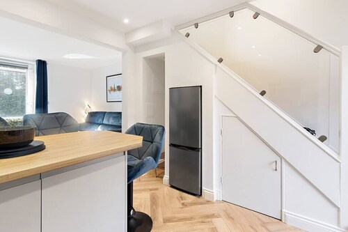 River Exe Cottage - Short Stays UK Ltd