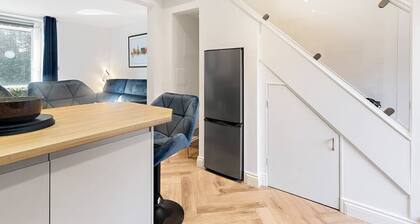 River Exe Cottage - Short Stays UK Ltd