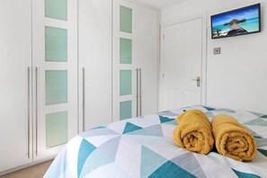 3 bedrooms, desk, iron/ironing board, WiFi