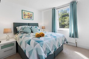 3 Schlafzimmer, Schreibtisch, Bügeleisen/Bügelbrett, WLAN