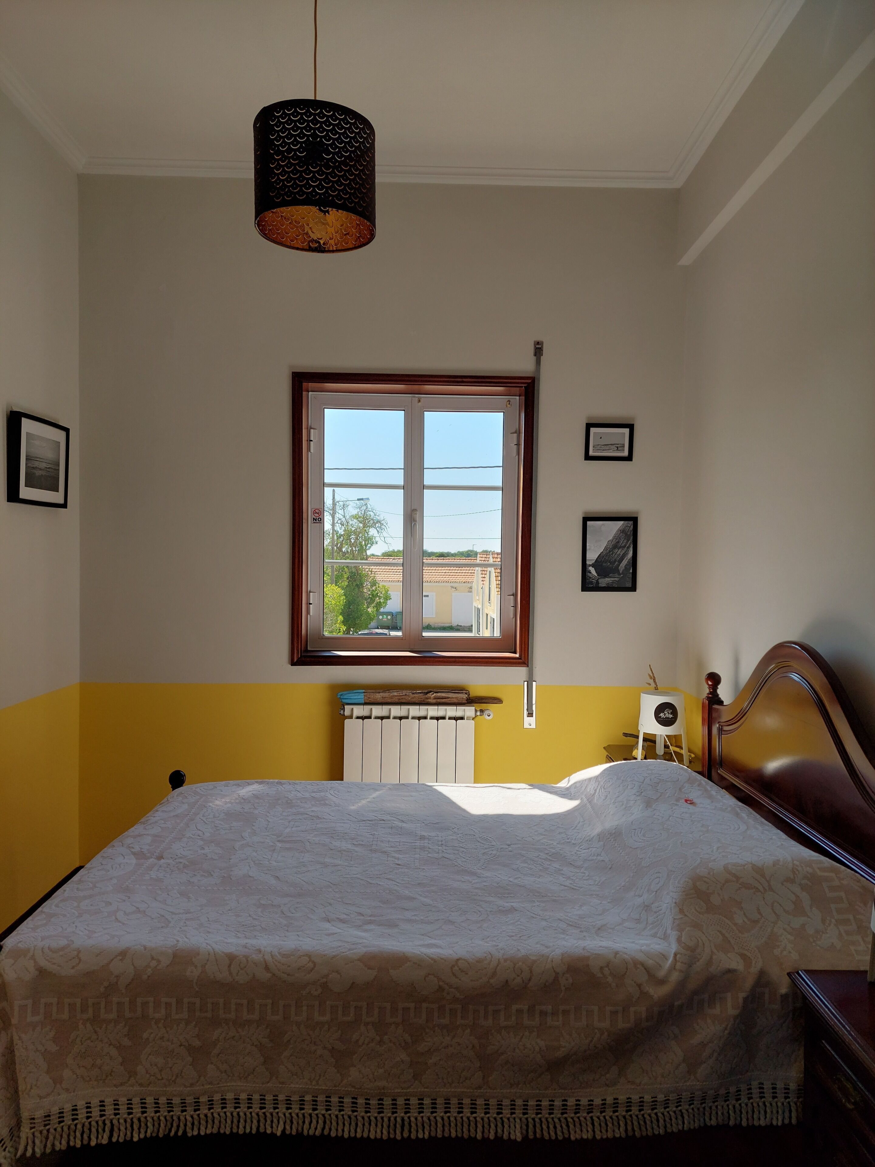 Een minibar, een bureau, een laptopwerkplek, gratis wifi