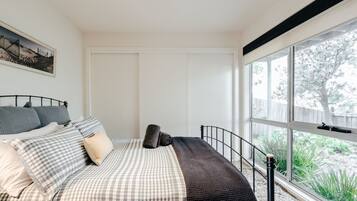 Iron/ironing board, WiFi, bed sheets