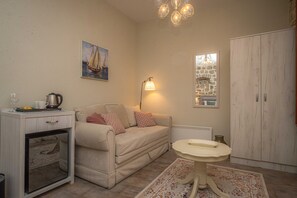 Deluxe Room, 1 King Bed with Sofa bed | Individually decorated, individually furnished, desk, blackout drapes - Antika Guesthouse (Kotor)