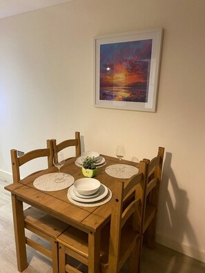 Dining - Captivating 2-bed Apartment in Bradford (Bradford)