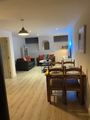 Apartment | Living room - Captivating 2-bed Apartment in Bradford (Bradford)