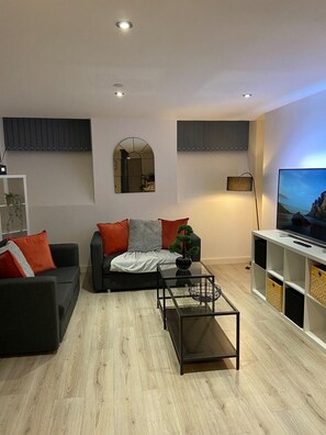 Apartment | Living area - Captivating 2-bed Apartment in Bradford (Bradford)