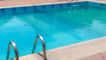 3 outdoor pools