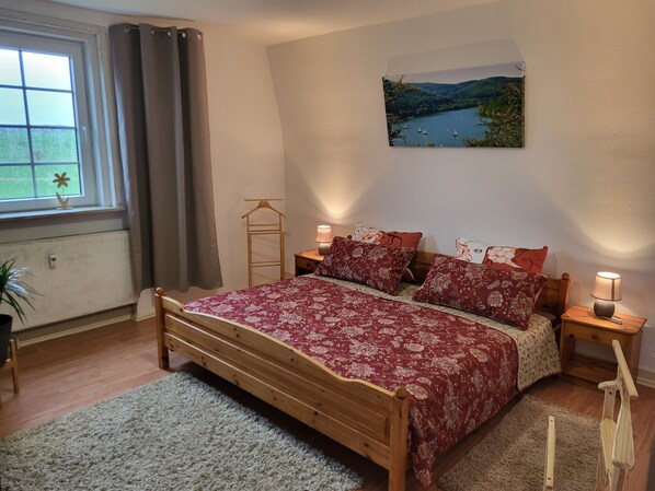 3 bedrooms, iron/ironing board, free WiFi, bed sheets