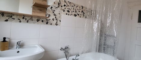 Combined shower/tub, hair dryer, towels, soap