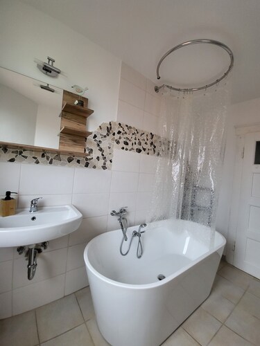 Cozy apartment on the 1st floor, near Edersee, good infrastructure, pet-friendly.