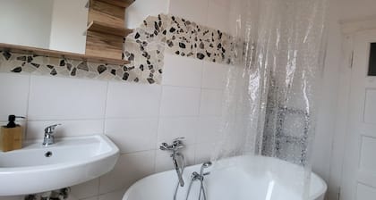 Cozy apartment on the 1st floor, near Edersee, good infrastructure, pet-friendly.