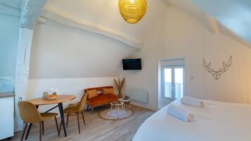 1 bedroom, free WiFi, bed sheets