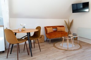 Dining - Studio Neuf Cosy Chambord à 10 min du Château (Mont-prés-Chambord)