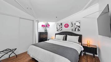 2 bedrooms, desk, iron/ironing board, travel cot