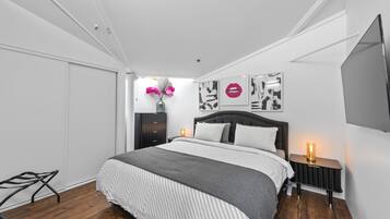 2 bedrooms, desk, iron/ironing board, travel cot