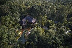 室外游泳池