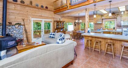 Bass Lake Log Home - Dog Friendly!