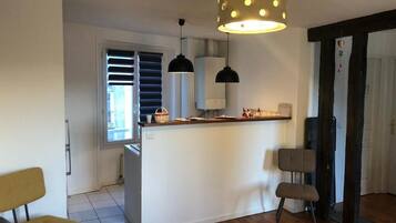 Comfort Cottage, City View | Private kitchen