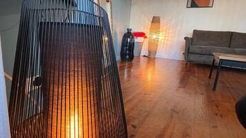 Classic Cottage, City View | Living area