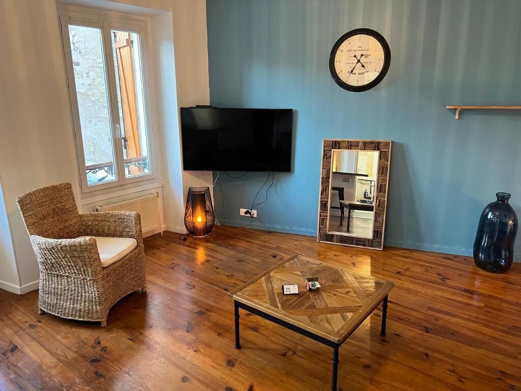 Klassieke cottage, uitzicht op de stad | Woonruimte