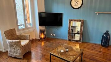 Klassieke cottage, uitzicht op de stad | Woonruimte