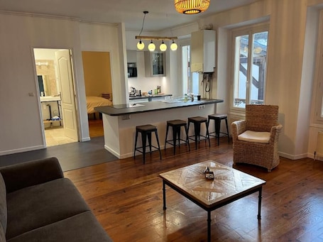 Classic Cottage, City View | Living area | TV. Villa Eugénie, Gîtes & Chambres d'Hôtes
