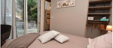 Classic Room, Patio | Free WiFi