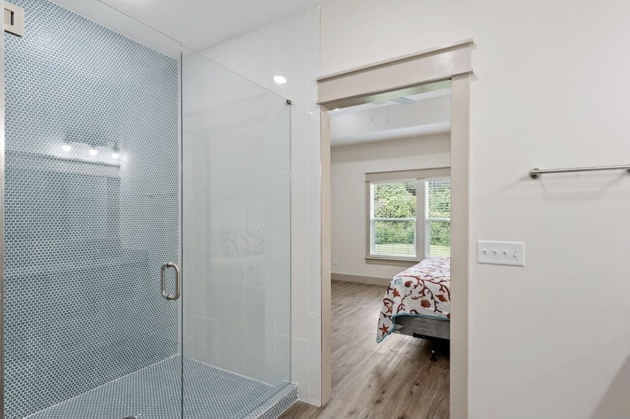 Combined shower/tub, hair dryer, towels, soap