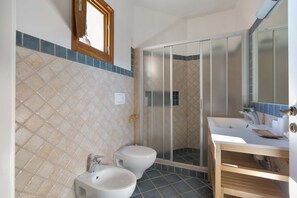 Basic-Loft | Badezimmer | Dusche, Haartrockner, Bidet