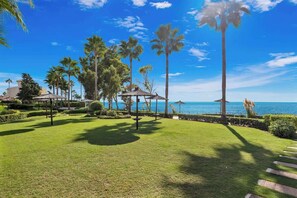 Property grounds - Beachfront Bahia La Plata by Costarentals- Ref M13 (Estepona)