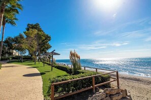 Beach nearby - Beachfront Bahia La Plata by Costarentals- Ref M13 (Estepona)