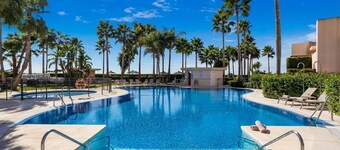 Beachfront Bahia La Plata by Costarentals- Ref M13