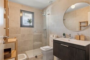 Dusche, Haartrockner, Handtücher