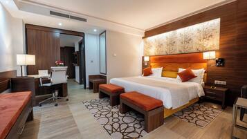 Zimmersafe, Schreibtisch, laptopgeeigneter Arbeitsplatz