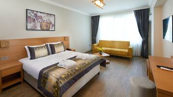 Standard Room | Minibar, desk, free cribs/infant beds, free WiFi