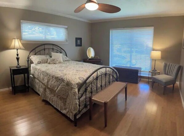 2 chambres, bureau, fer et planche à repasser, Wi-Fi gratuit