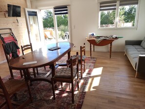 Interior - Wooden villa in residence near salt marshes and sea (La Turballe)