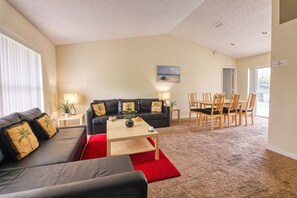 Casa, 3 habitaciones | Sala de estar