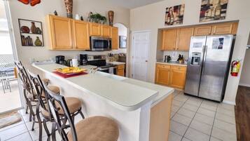 House, 5 Bedrooms | Private kitchen