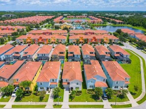 House, 6 Bedrooms | Aerial view