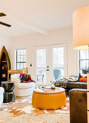 Smart TV, books, offices