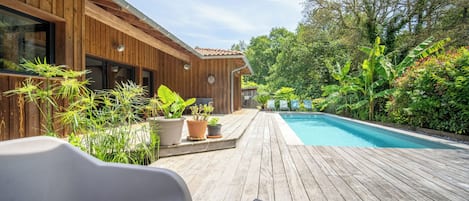 Outdoor pool, a heated pool