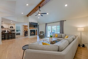 Smart TV, fireplace