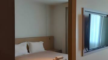 Apartment | 1 bedroom, in-room safe, blackout drapes, iron/ironing board