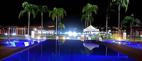 3 piscinas al aire libre
