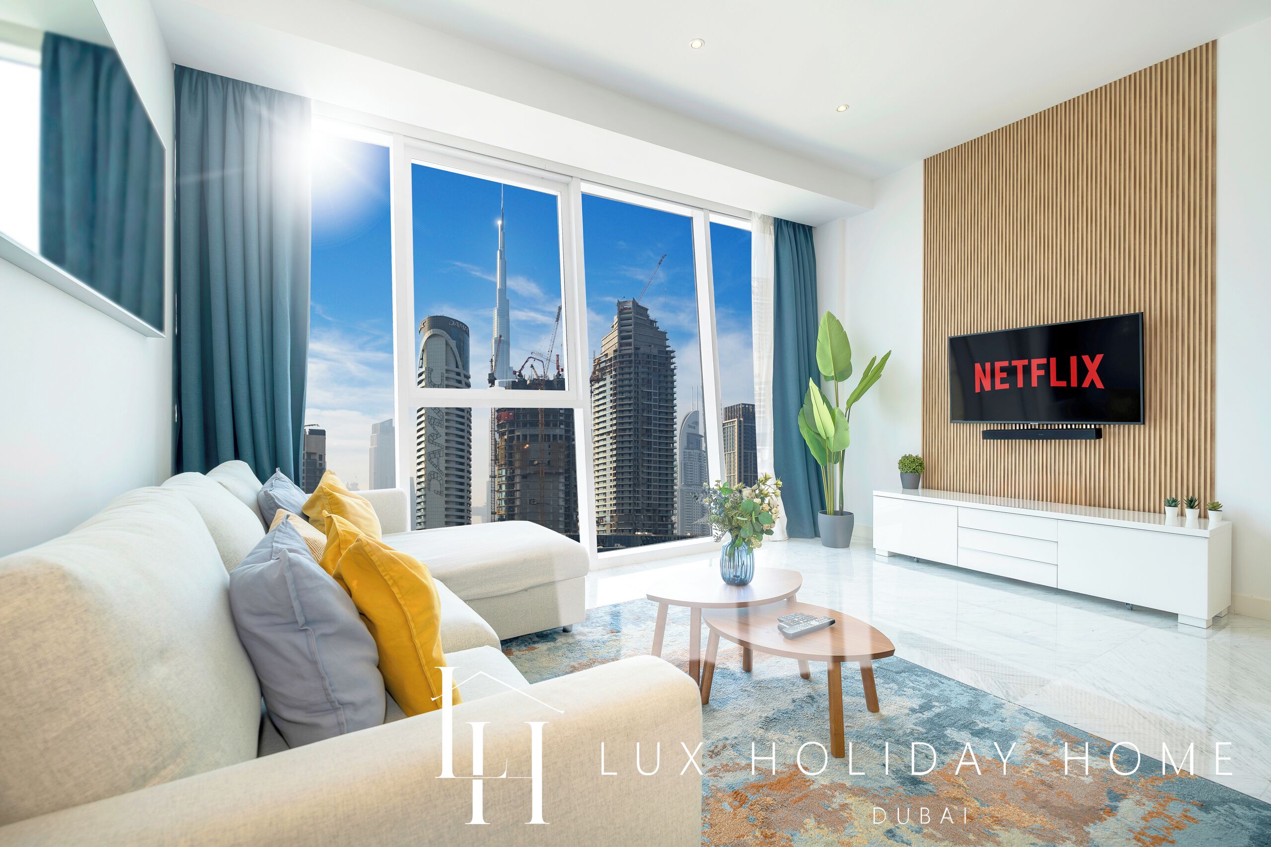 Deluxe Apartment, 1 Queen Bed with Sofa bed, Non Smoking, City View | Living room