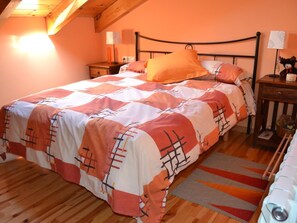 4 bedrooms, iron/ironing board, internet