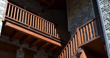 ALP IV - 8 PAX - Four Bedroom Apartment, Sleeps 8