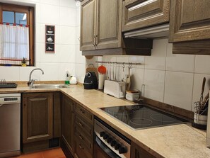 Kühlschrank, Mikrowelle, Ofen, Geschirrspüler