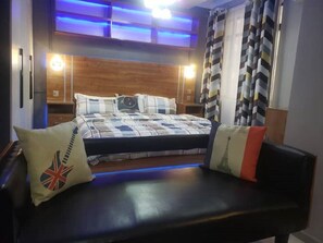 1 غرفة نوم ومكتب ومكواة/لوح كي وواي فاي مجانًا